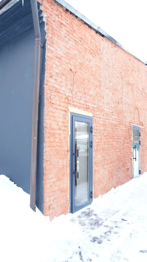 Вход в студию