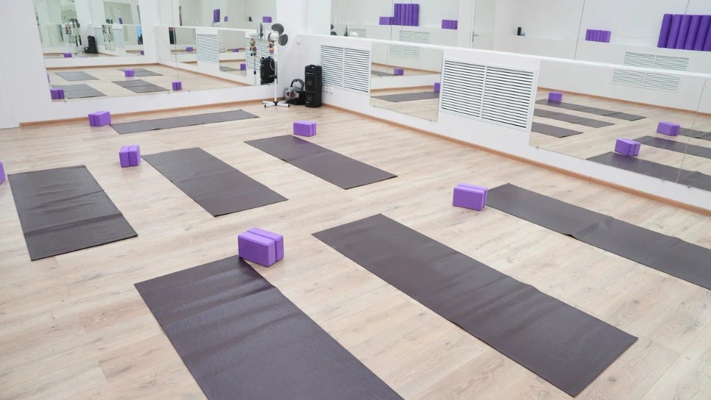 Зал с ковриками